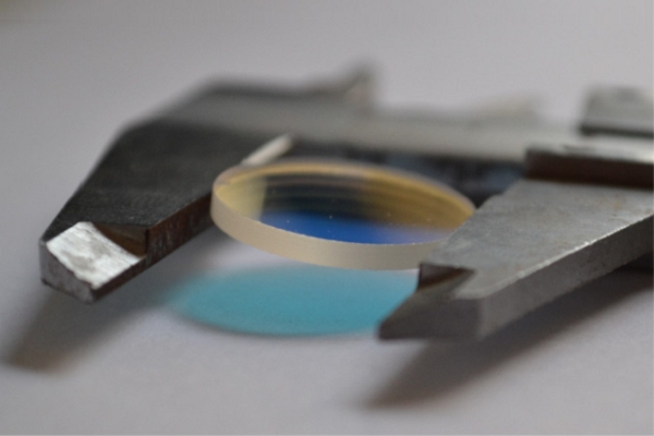 激光合束鏡45度入射透射波長1064,532,355nm90度反射波長650nm